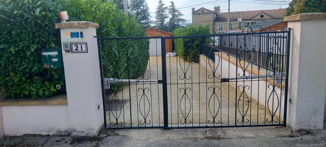Des Gones - Lyon Charme Holiday home *